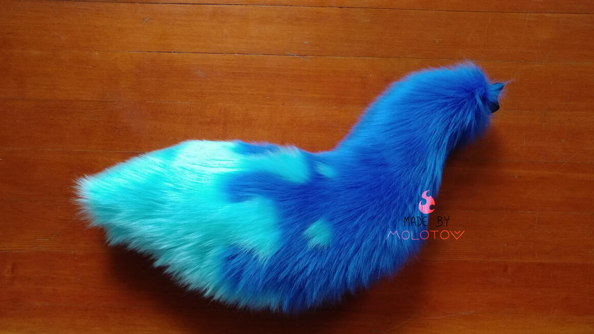 A bushy blue tail.