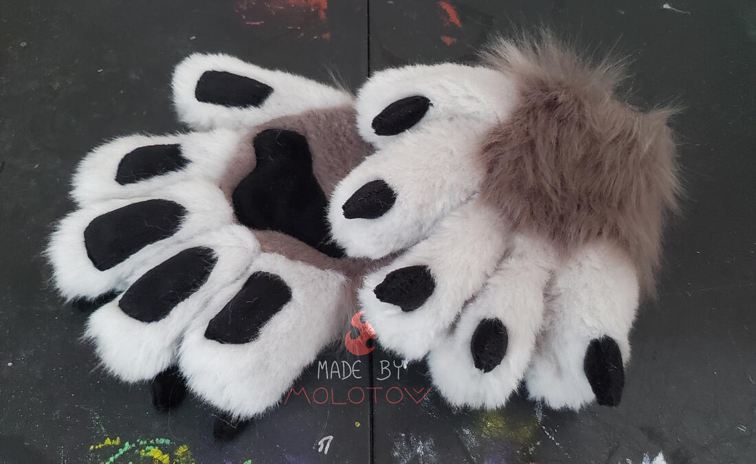 AXIOM4 The handpaws of Axiom.