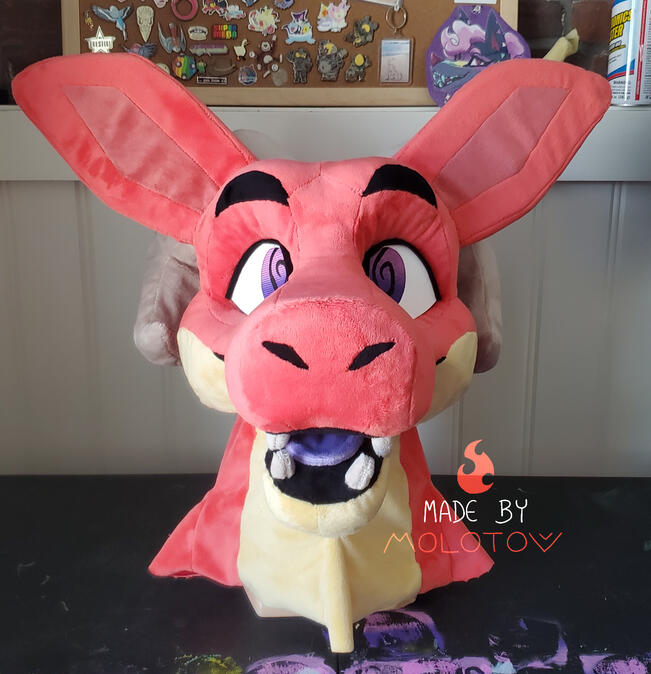 Another image of Mantel's head.